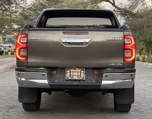 Toyota Hilux 2023 Green