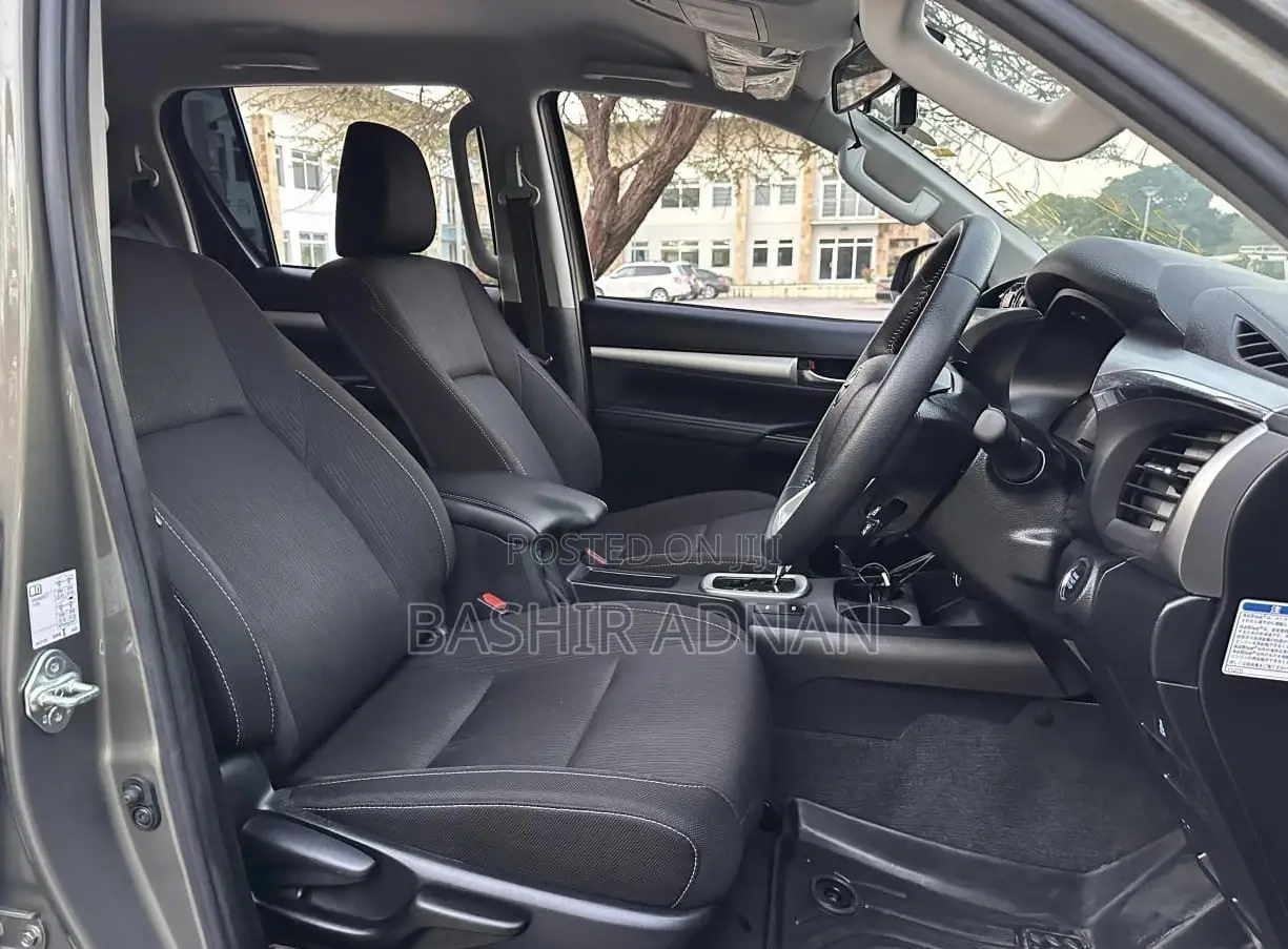 Toyota Hilux 2023 Green