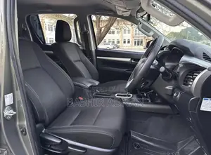 Toyota Hilux 2023 Green