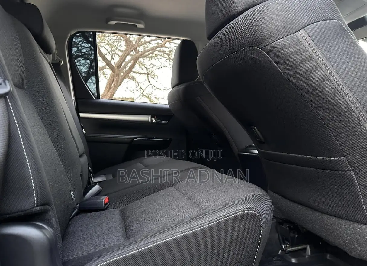 Toyota Hilux 2023 Green