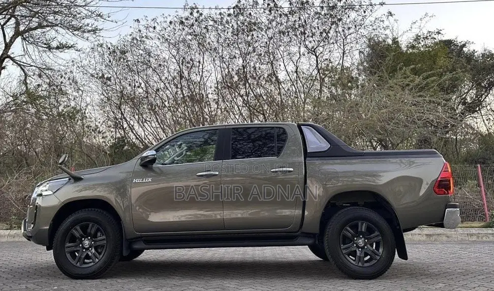 Toyota Hilux 2023 Green