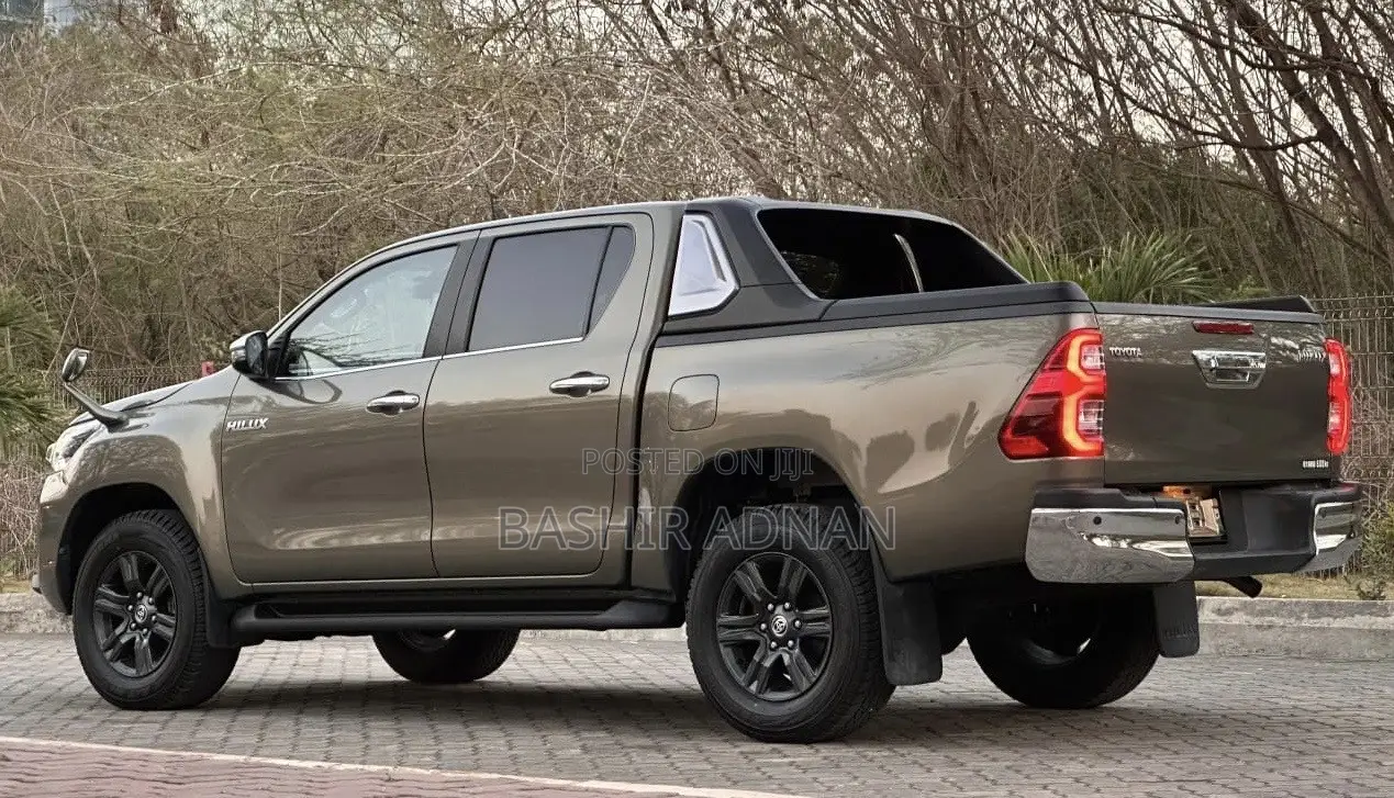 Toyota Hilux 2023 Green