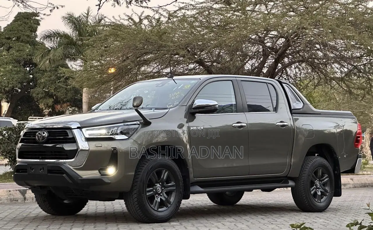 Toyota Hilux 2023 Green