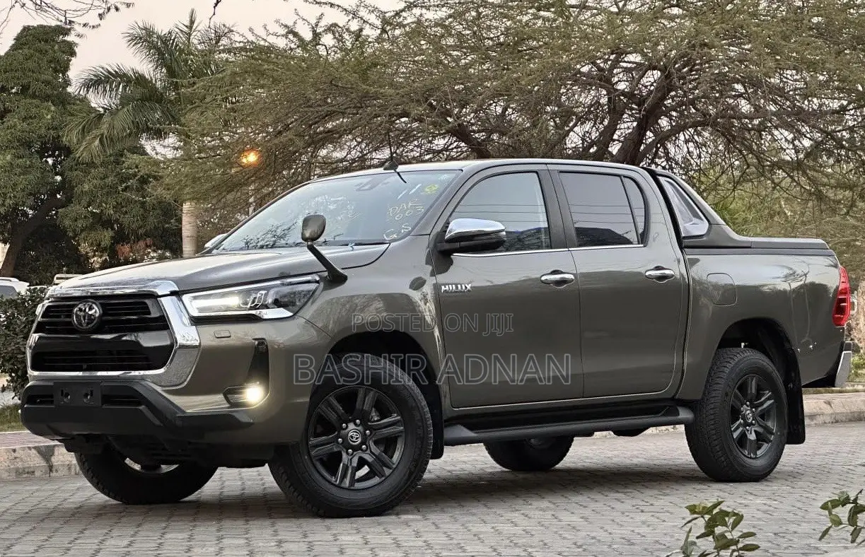 Toyota Hilux 2023 Green