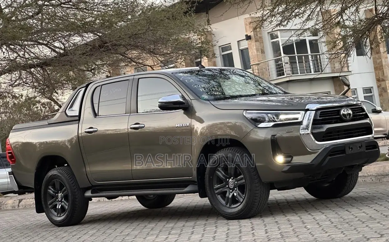 Toyota Hilux 2023 Green