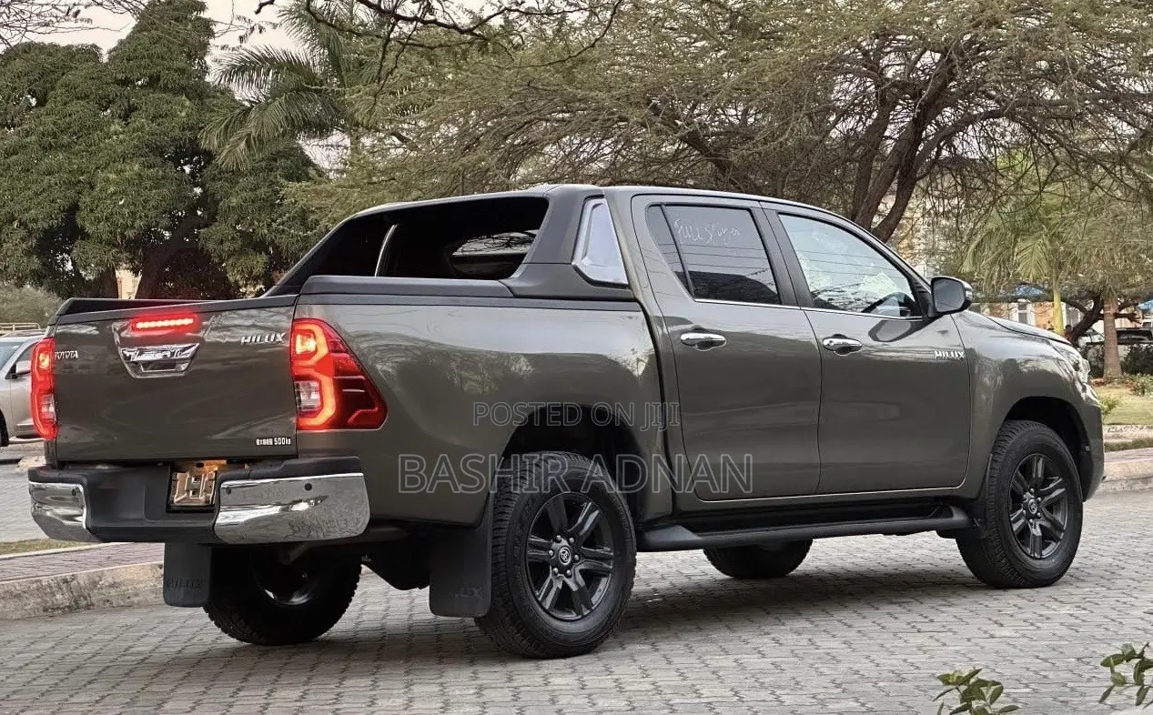 Toyota Hilux 2023 Green