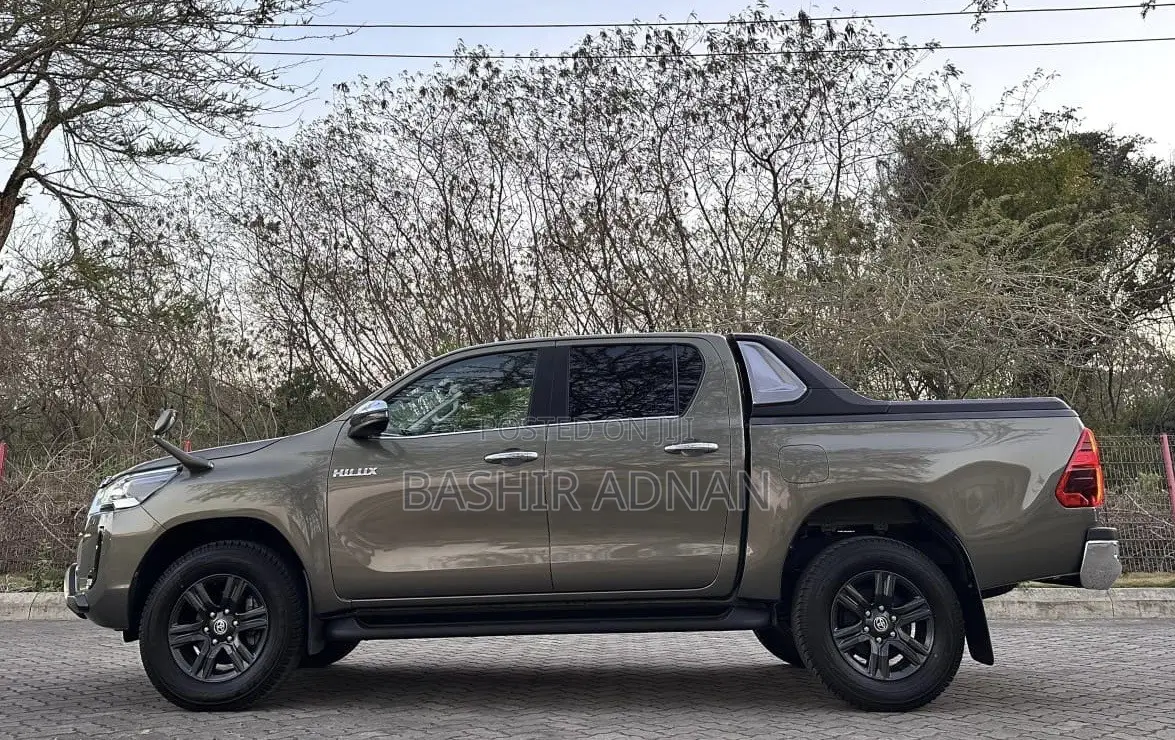 Toyota Hilux 2023 Green