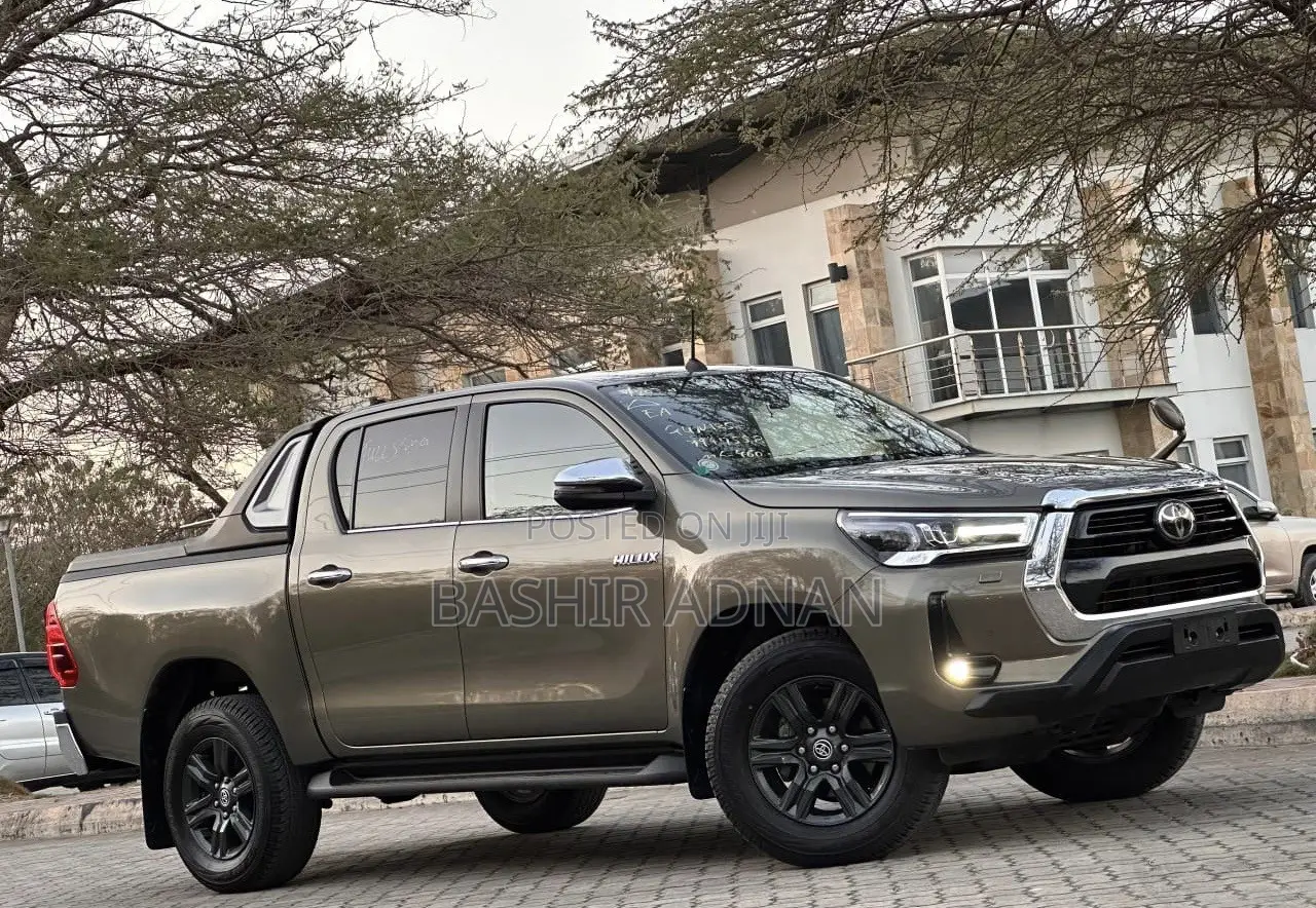 Toyota Hilux 2023 Green