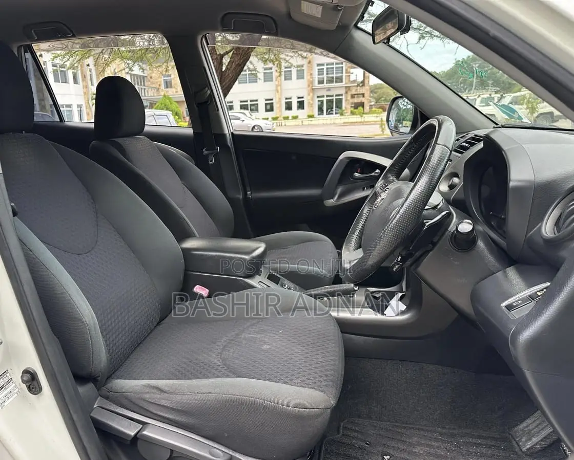 Toyota Vanguard 2010 White