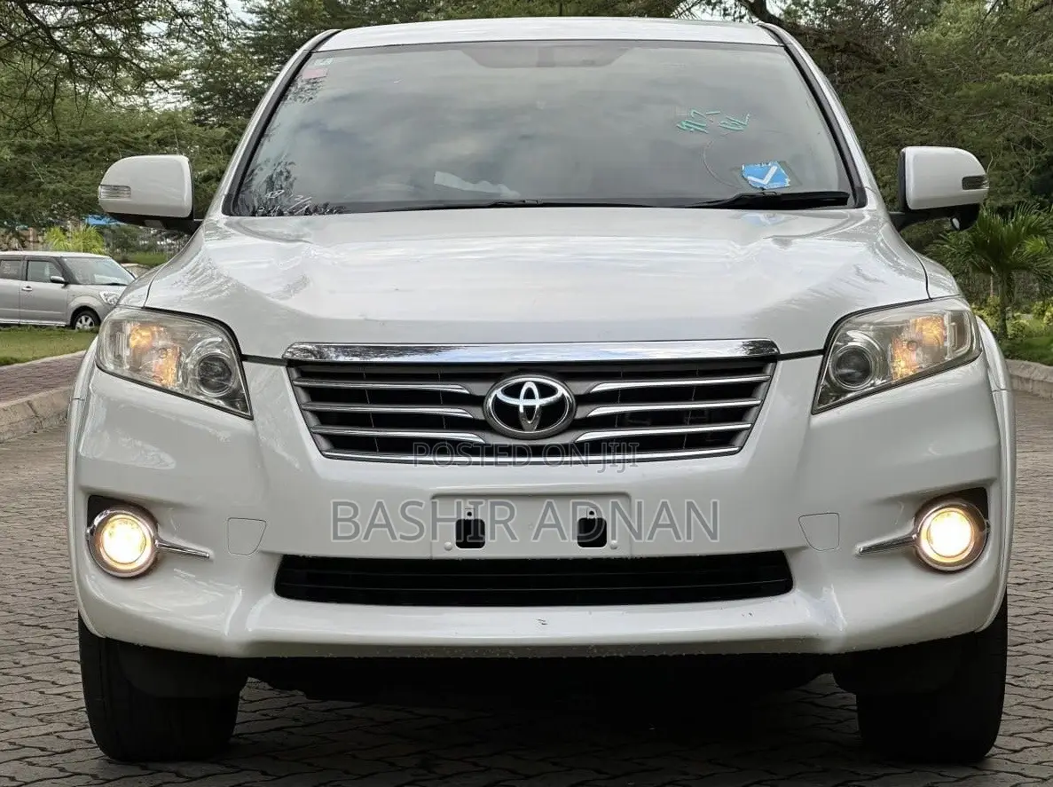 Toyota Vanguard 2010 White