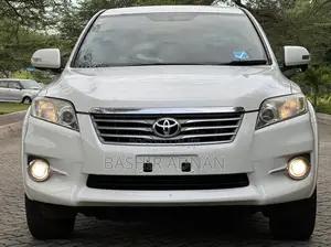 Toyota Vanguard 2010 White