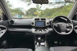 Toyota Vanguard 2010 White