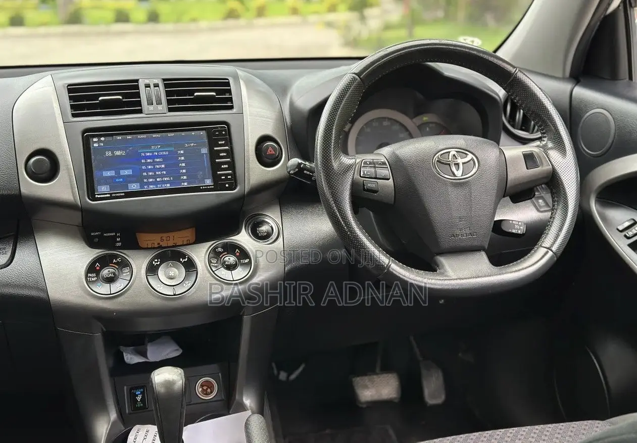Toyota Vanguard 2010 White