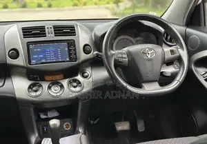 Toyota Vanguard 2010 White