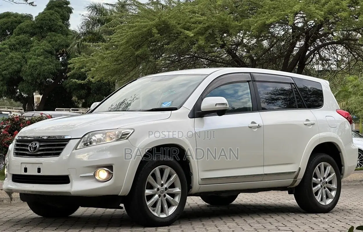 Toyota Vanguard 2010 White