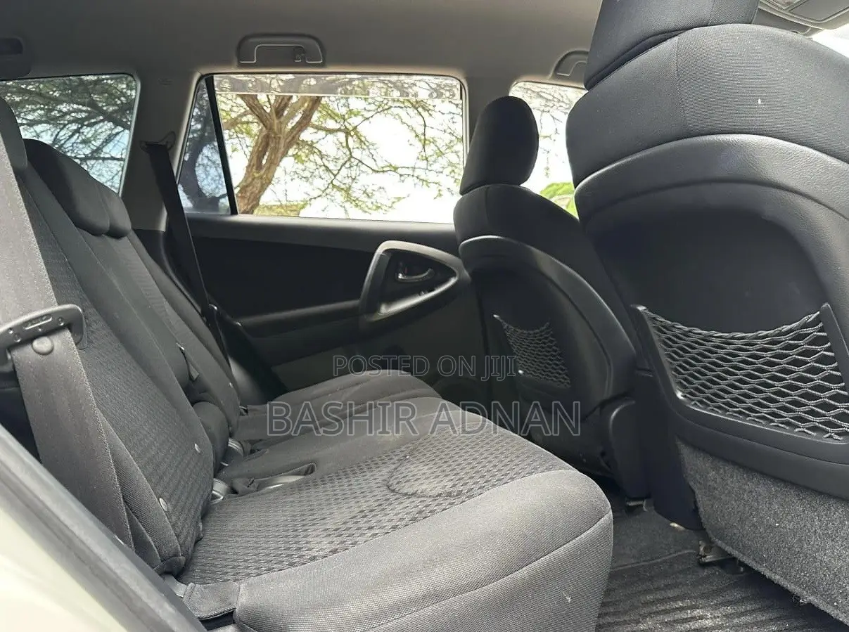 Toyota Vanguard 2010 White