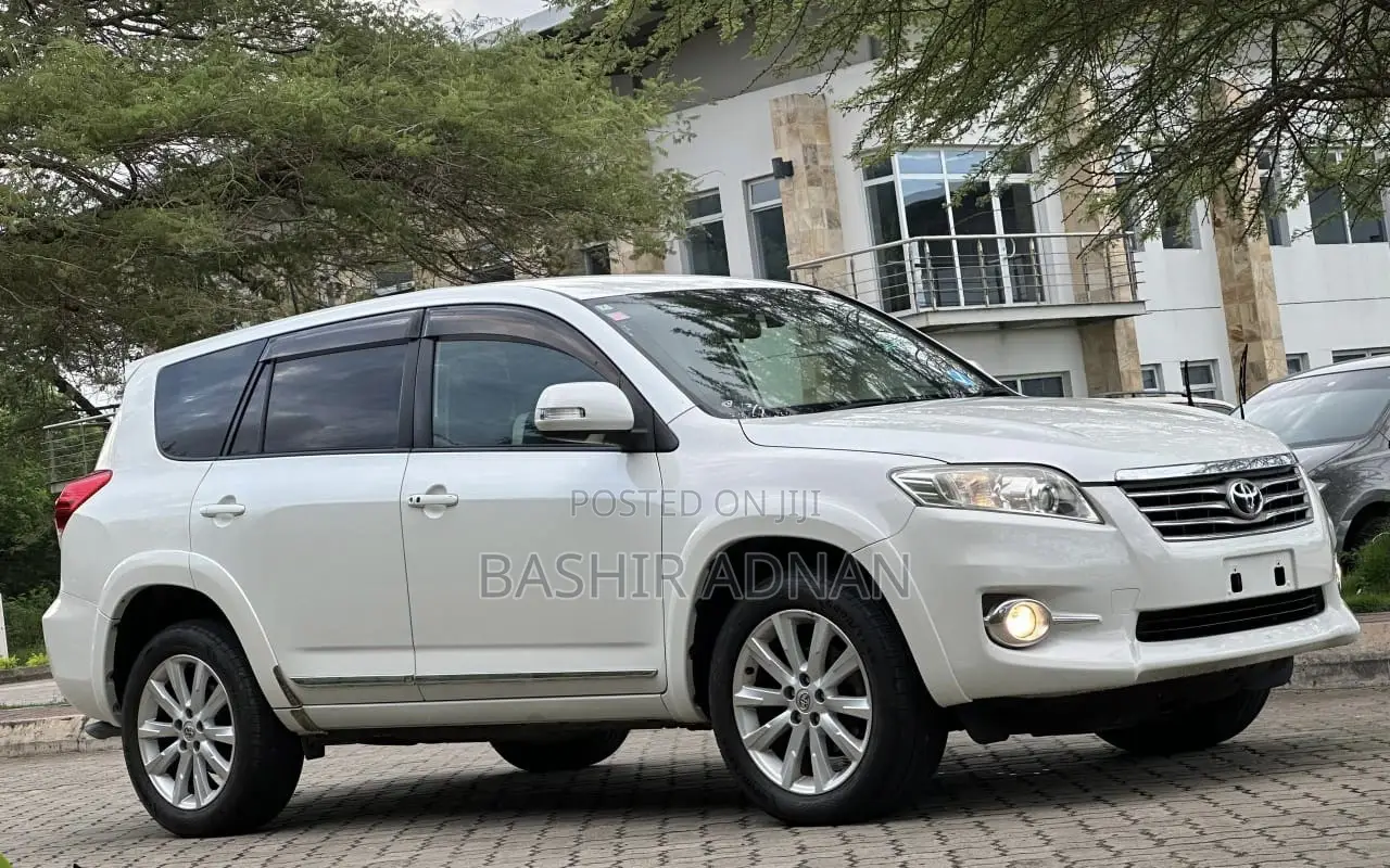 Toyota Vanguard 2010 White