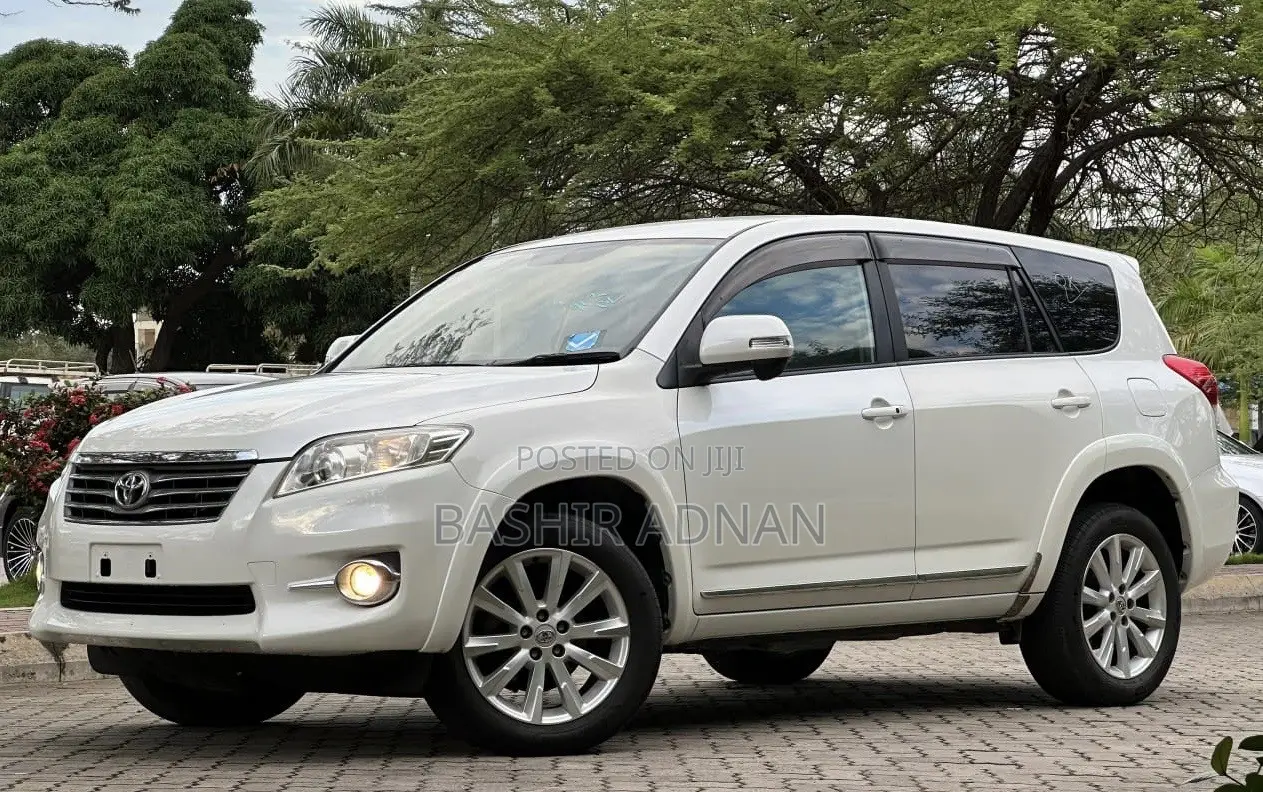 Toyota Vanguard 2010 White