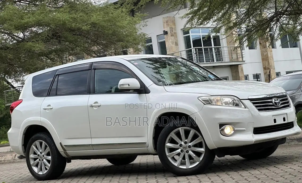Toyota Vanguard 2010 White