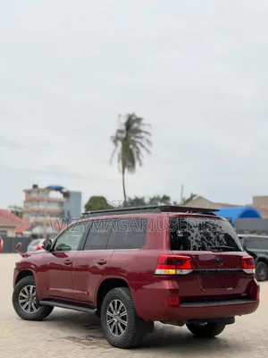 Toyota Land Cruiser 2018 Maroon
