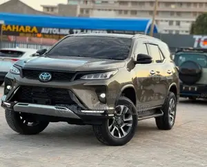 Toyota Fortuner 2023 Gray