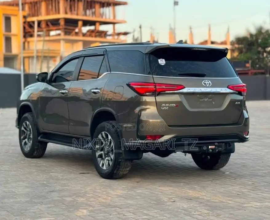 Toyota Fortuner 2023 Gray