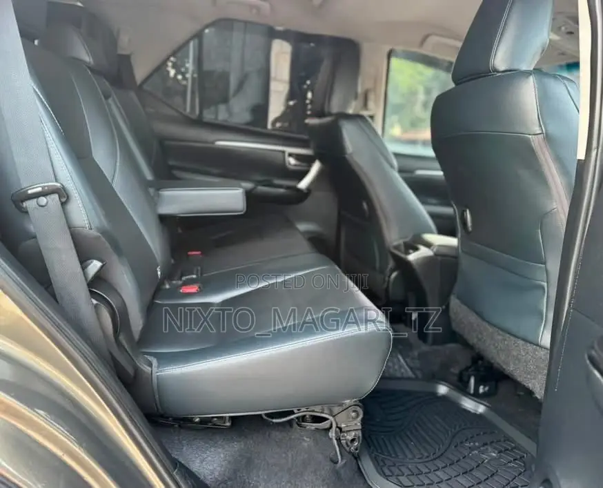Toyota Fortuner 2023 Gray