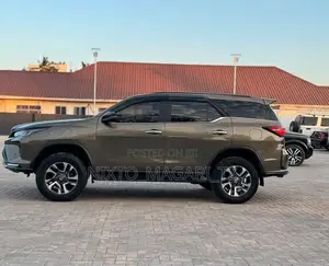 Toyota Fortuner 2023 Gray