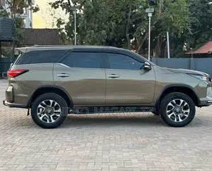 Toyota Fortuner 2023 Gray
