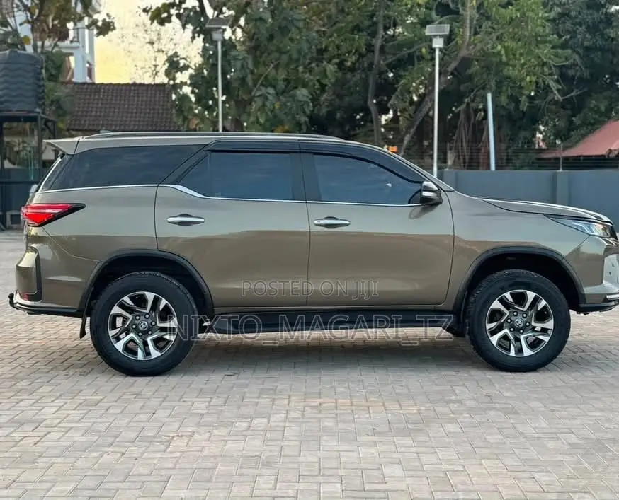 Toyota Fortuner 2023 Gray
