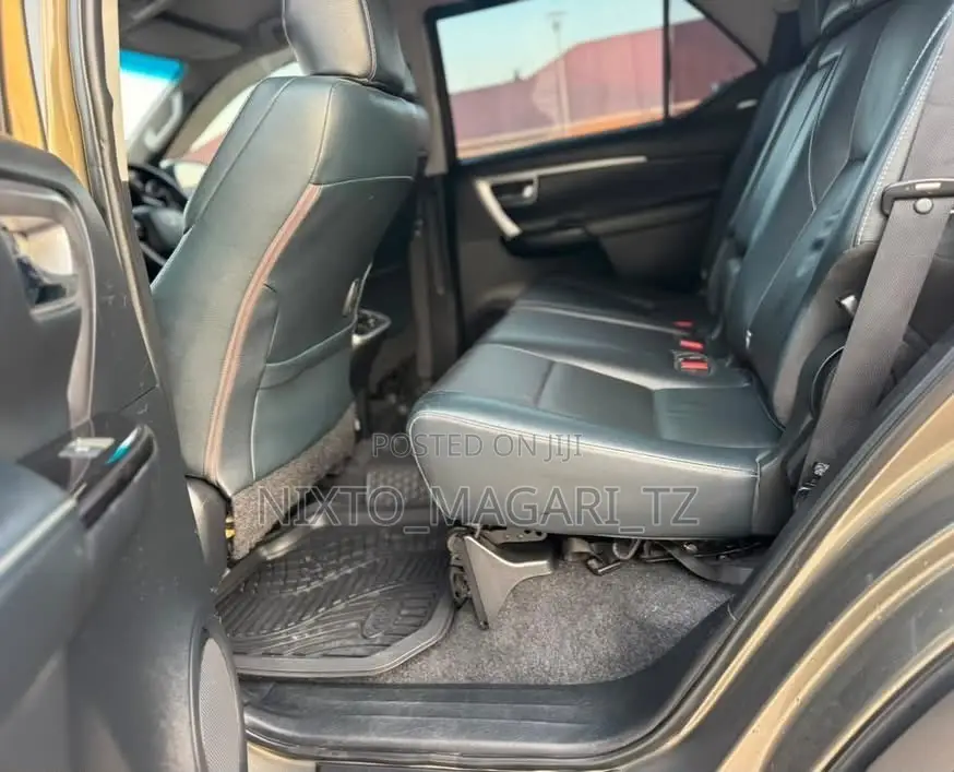 Toyota Fortuner 2023 Gray