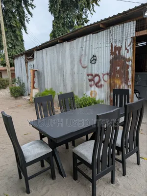 Meza Ya Chakula Ya Mbao // Dinning//