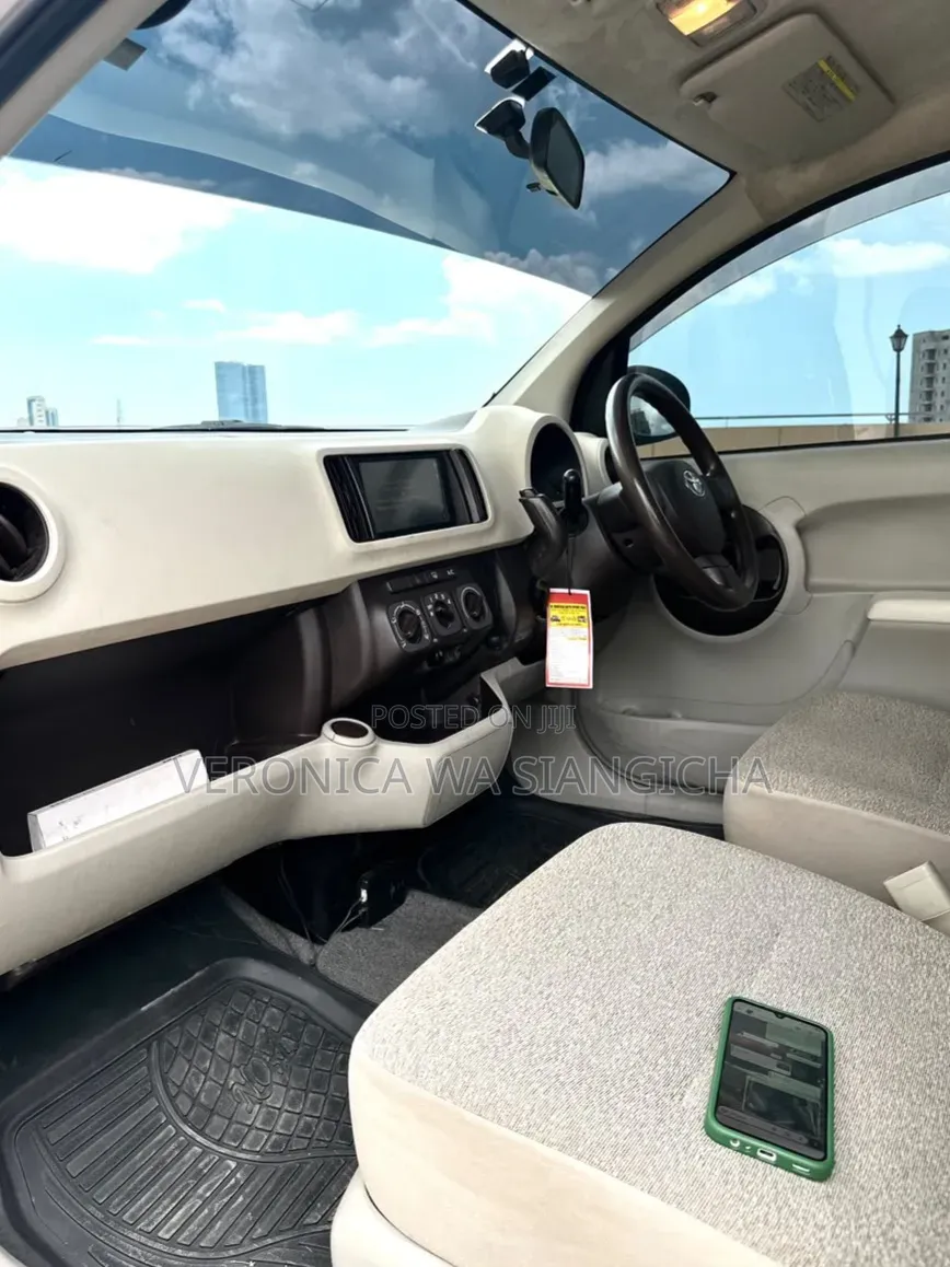 Toyota Passo 2011