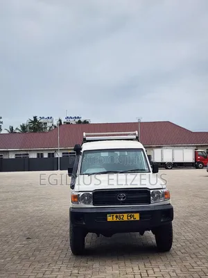 Toyota Land Cruiser 2007 White
