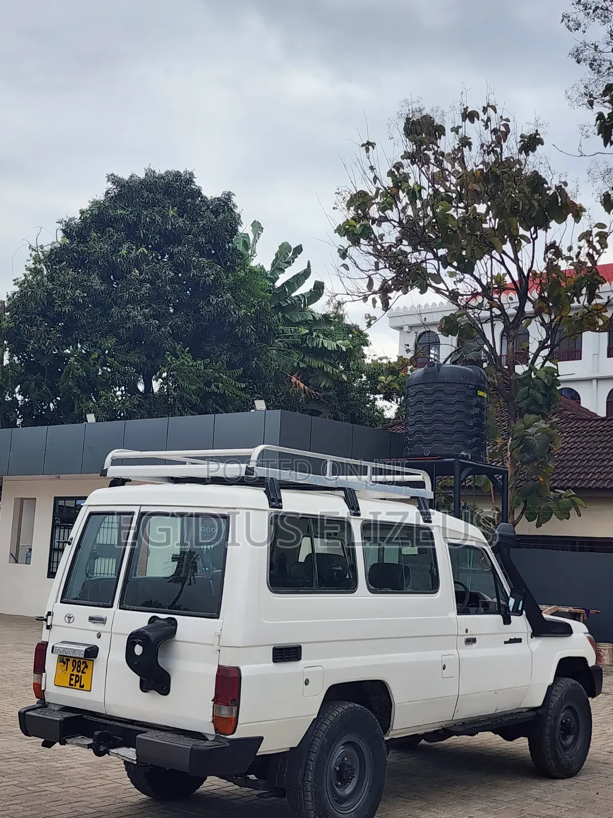 Toyota Land Cruiser 2007 White