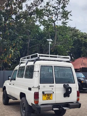 Toyota Land Cruiser 2007 White