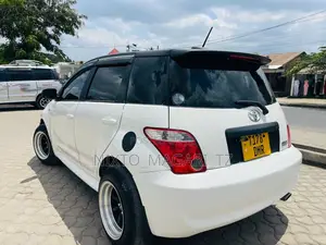 Toyota IST 2006 White