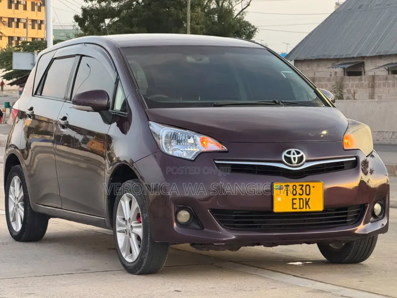 Toyota Ractis 2010 Maroon