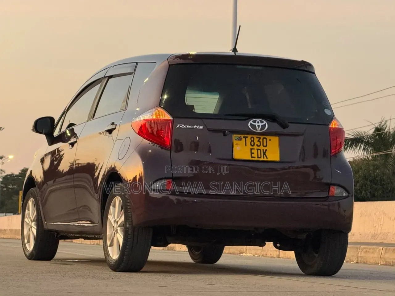 Toyota Ractis 2010 Maroon