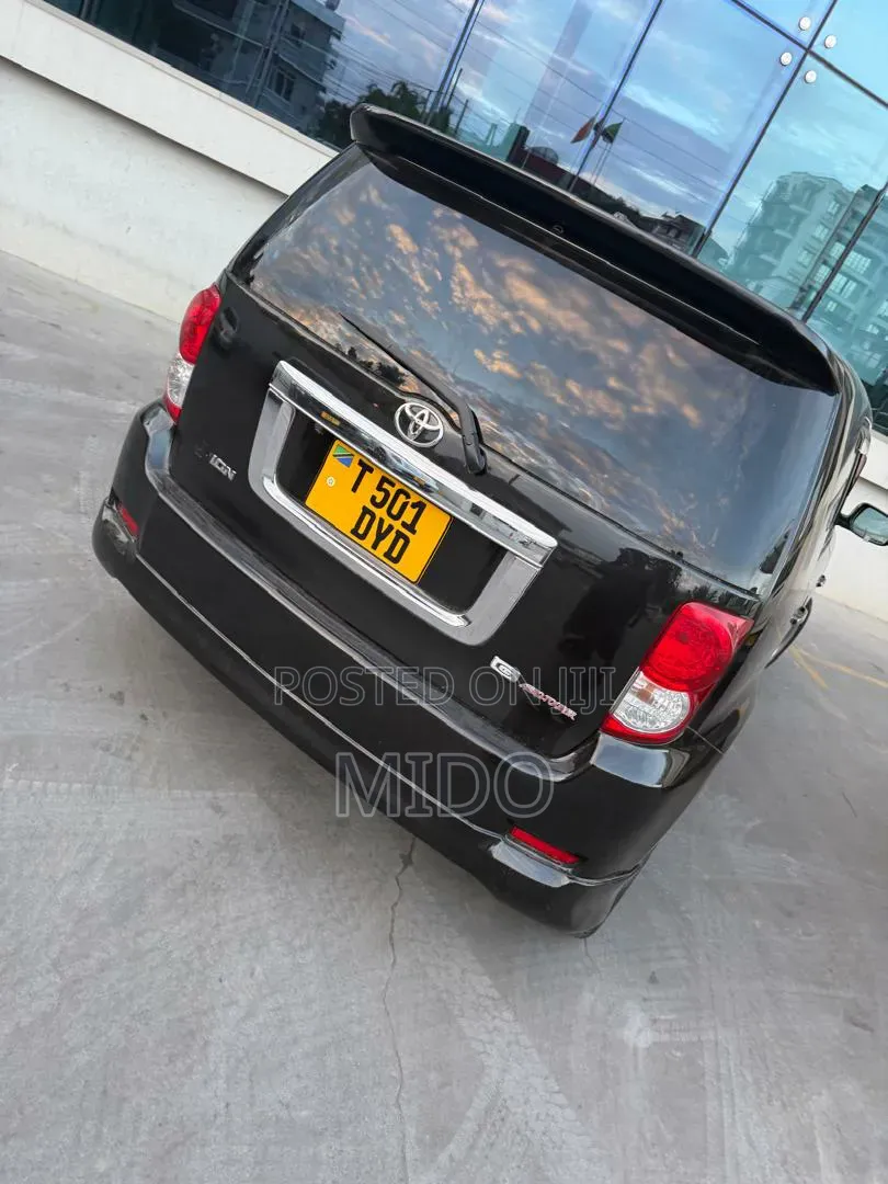 Toyota Rumion 2024 Black