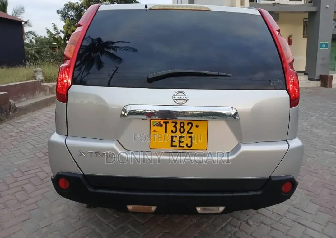 Nissan X-Trail 2010 Silver