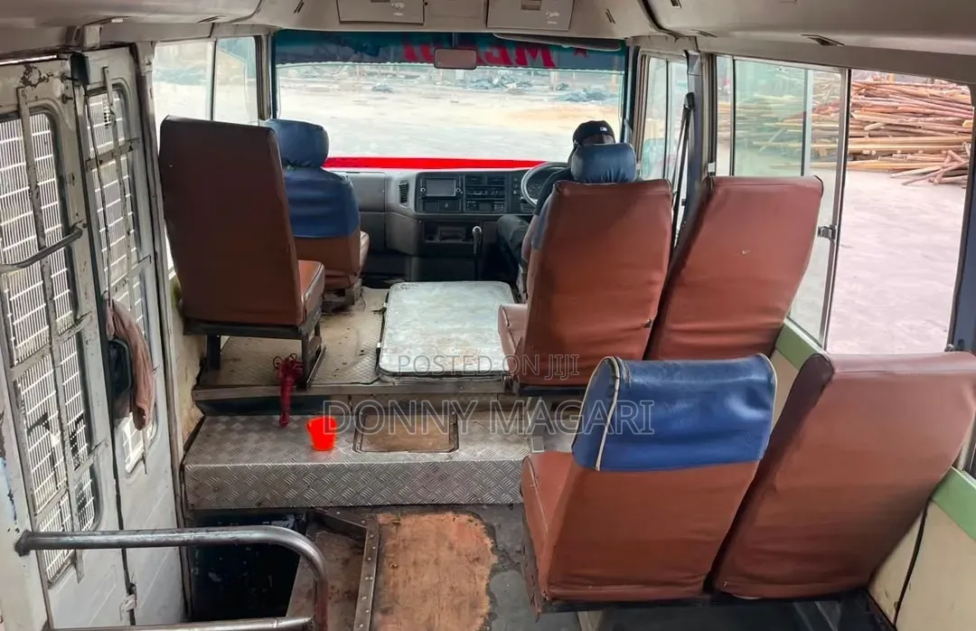 Mitsubishi Fuso Rosa 2000 White