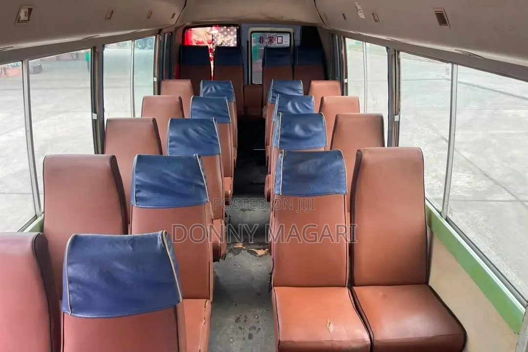 Mitsubishi Fuso Rosa 2000 White