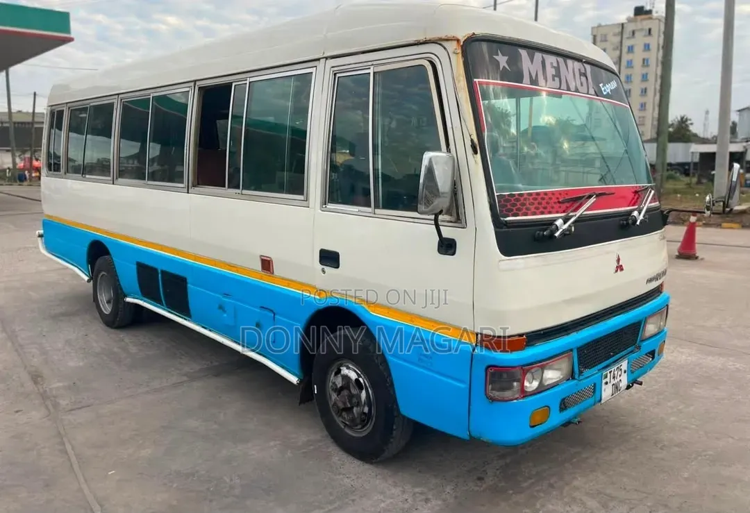 Mitsubishi Fuso Rosa 2000 White