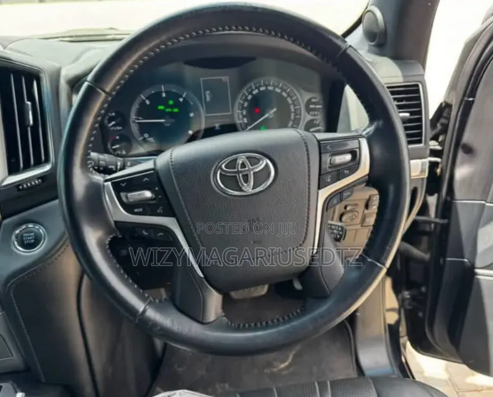 Toyota Land Cruiser 2021 Burgundy