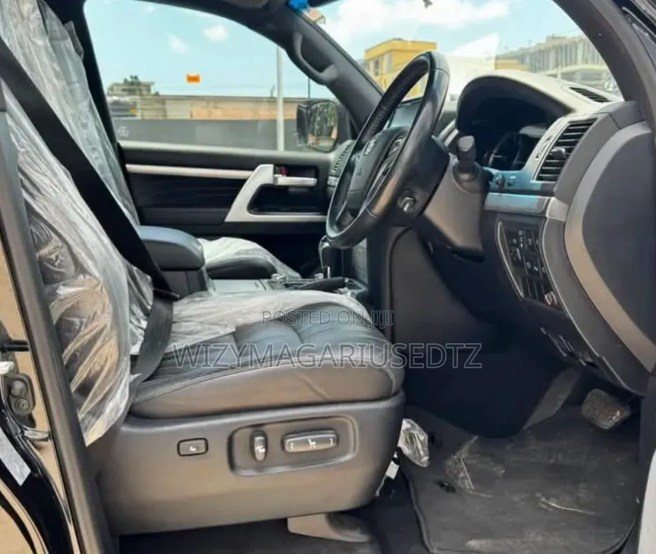 Toyota Land Cruiser 2021 Burgundy
