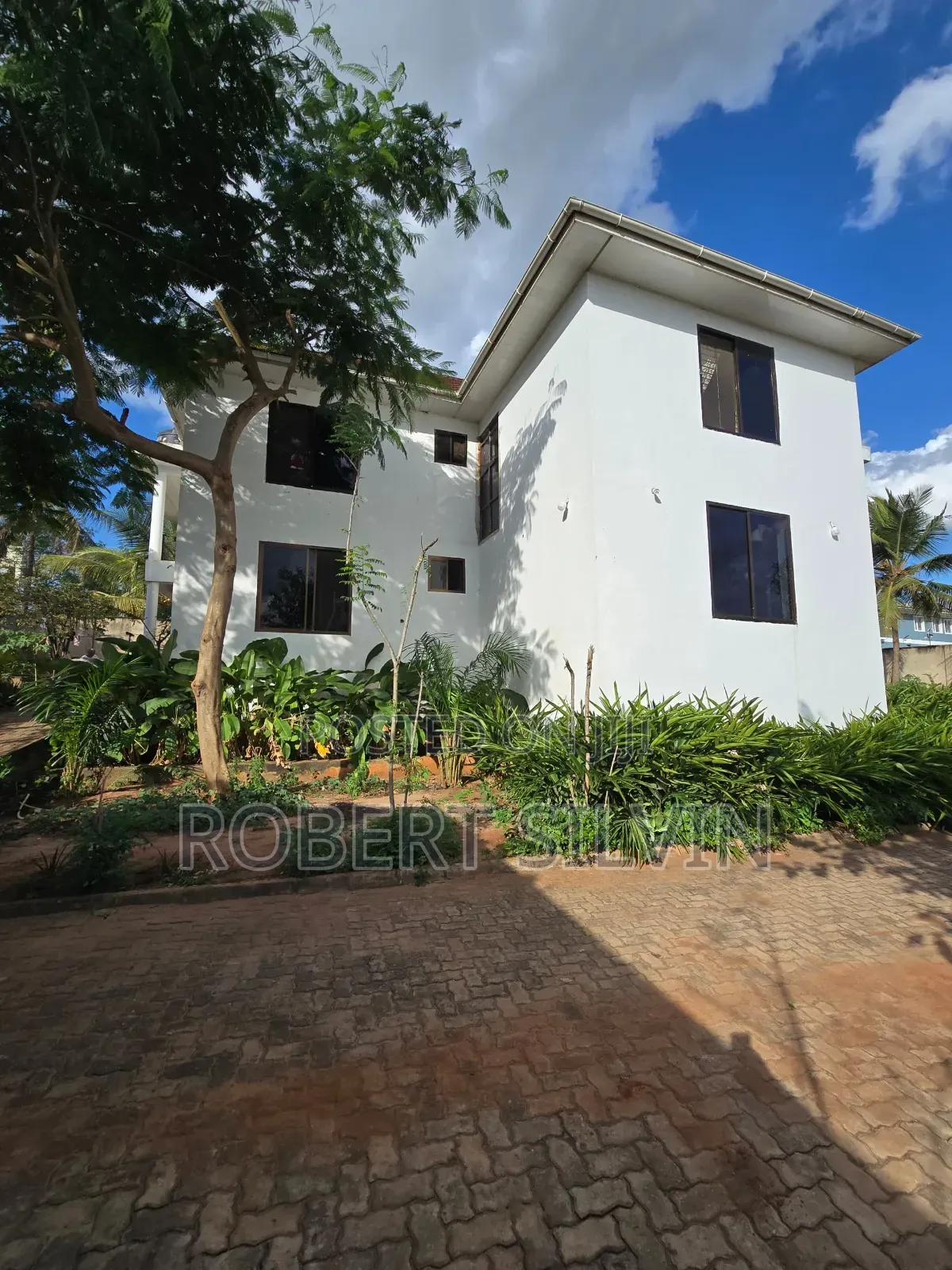 Furnished 4bdrm House in Robert_Masoko_Tz, Kinondoni for sale