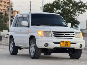 Mitsubishi Pajero 2001 Silver