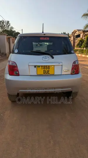 Toyota IST 2004 Silver