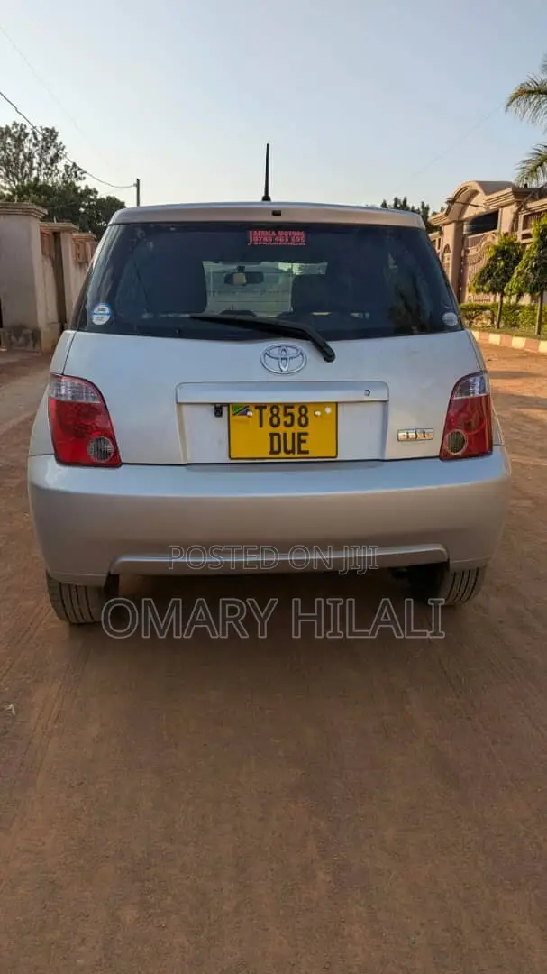 Toyota IST 2004 Silver